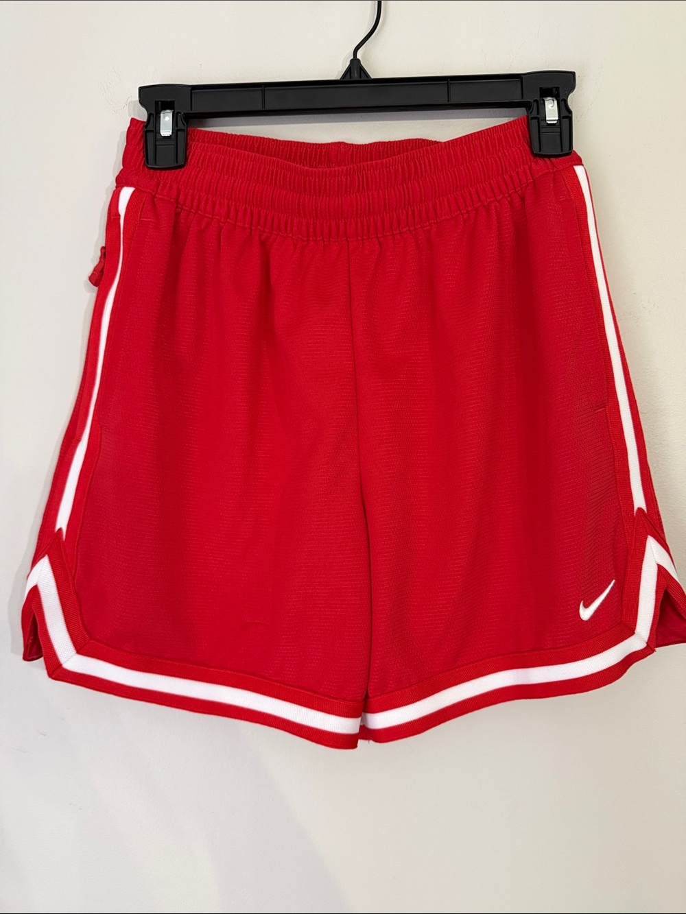 Nike boys youth Red Athletic Shorts Size Large